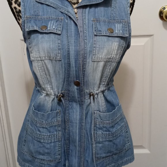 SMALL Women’s Denim Vest - Picture 4 of 7